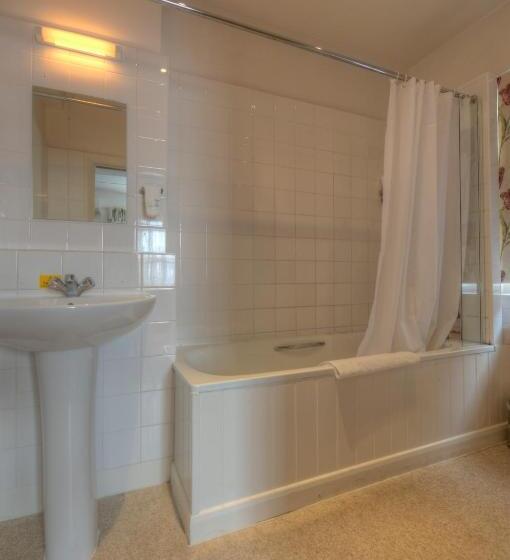 هتل The White Hart Inn By Greene King Inns