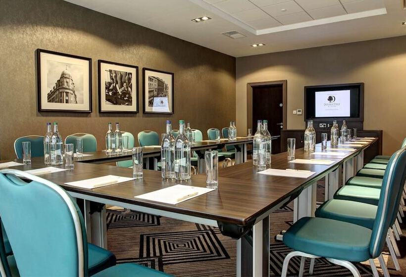 בית מלון כפרי Doubletree By Hilton  Edinburgh City Centre