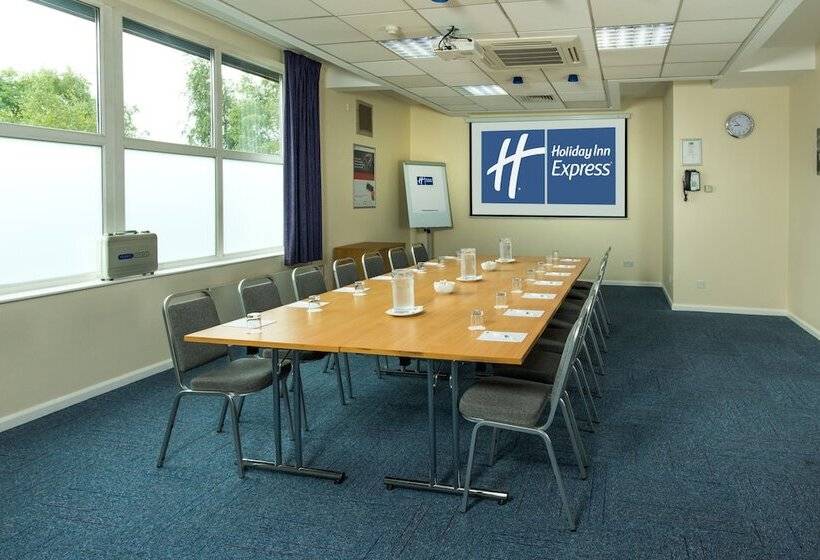 هتل Holiday Inn Express Burton On Trent, An Ihg