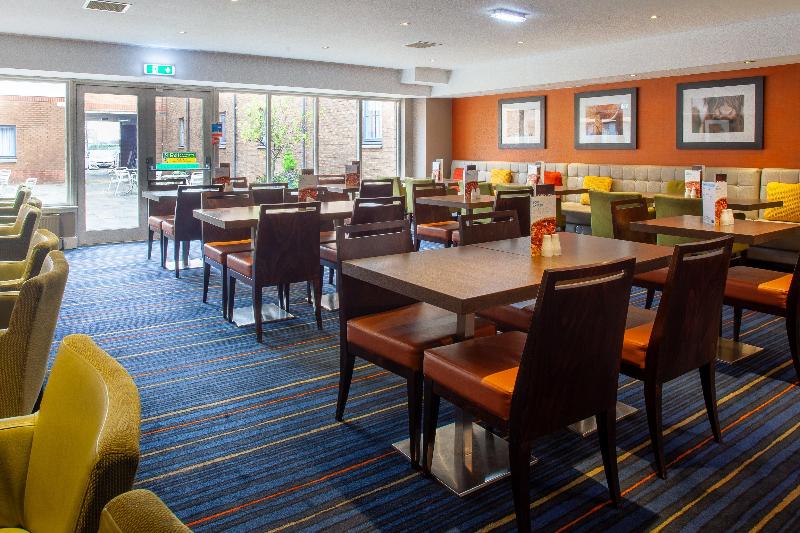 هتل Holiday Inn Express Edinburgh Airport, An Ihg