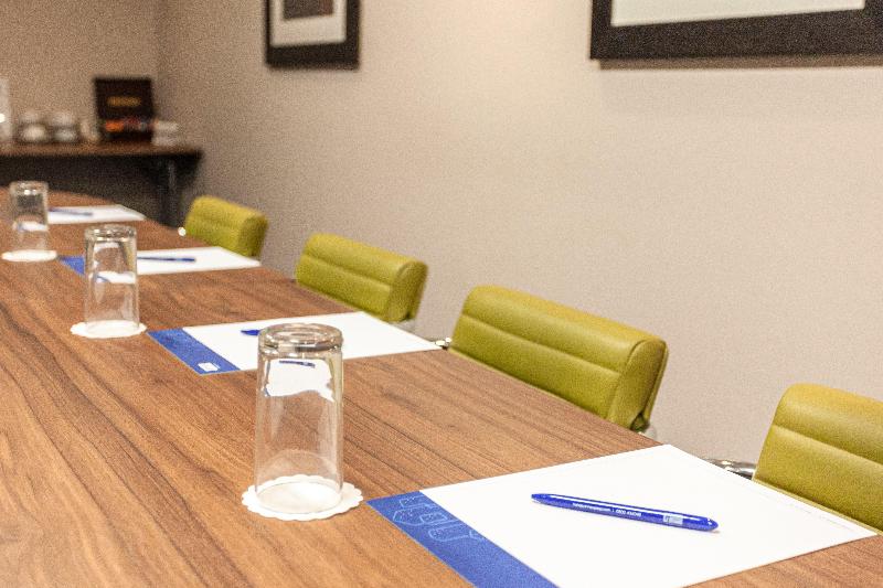 בית מלון כפרי Holiday Inn Express Edinburgh Airport, An Ihg