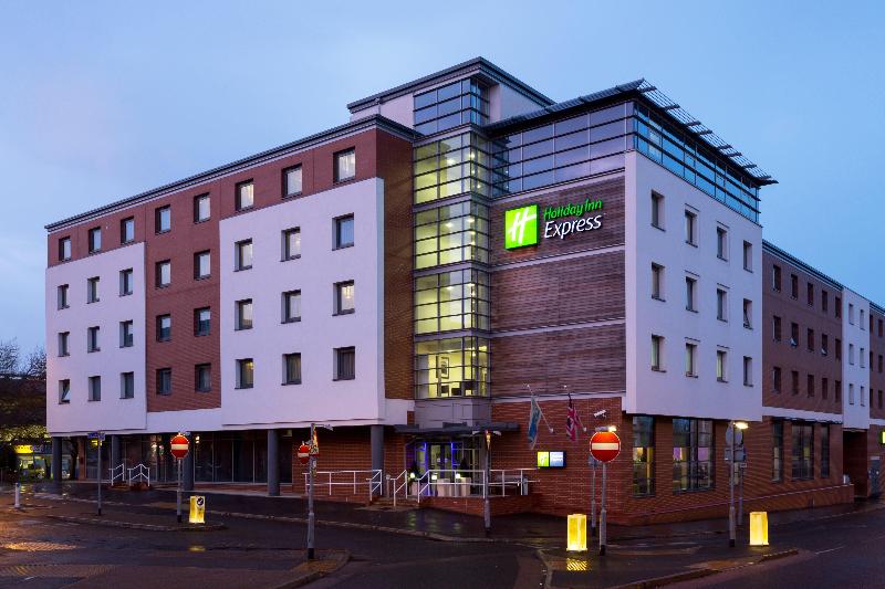 هتل Holiday Inn Express Harlow