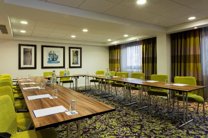 هتل Holiday Inn Express Harlow