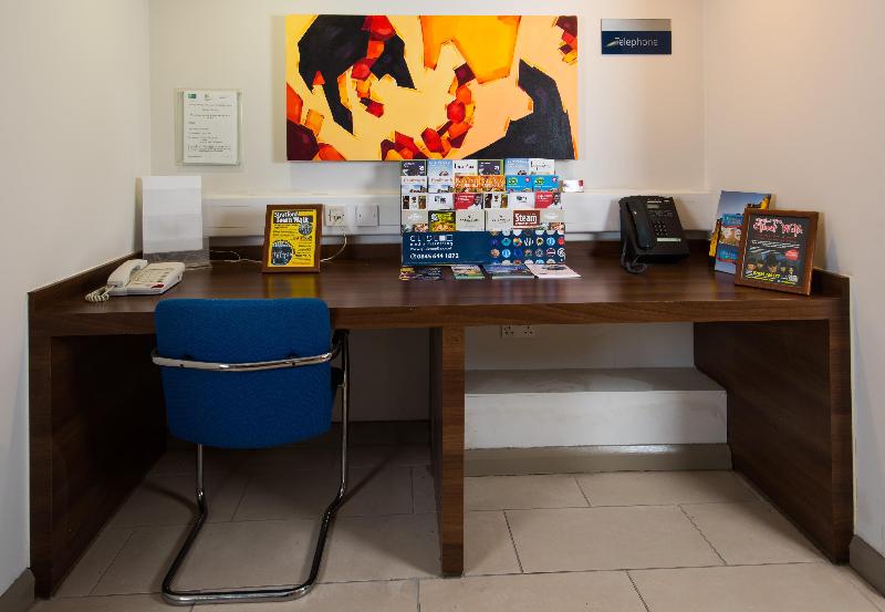 هتل Holiday Inn Express Warwick   Stratford Upon Avon, An Ihg