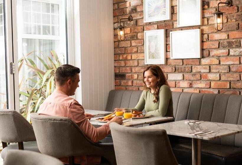 בית מלון כפרי Ivanhoe Inn And