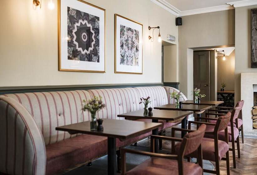 هتل The Methuen Arms