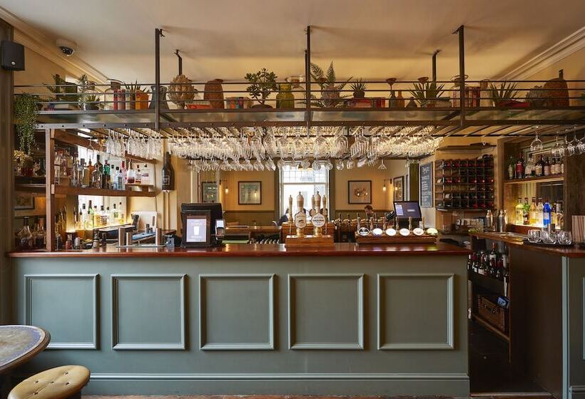 هتل The Methuen Arms