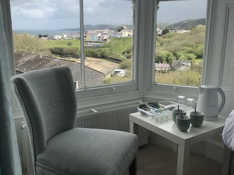 Rooms At The Highcliffe