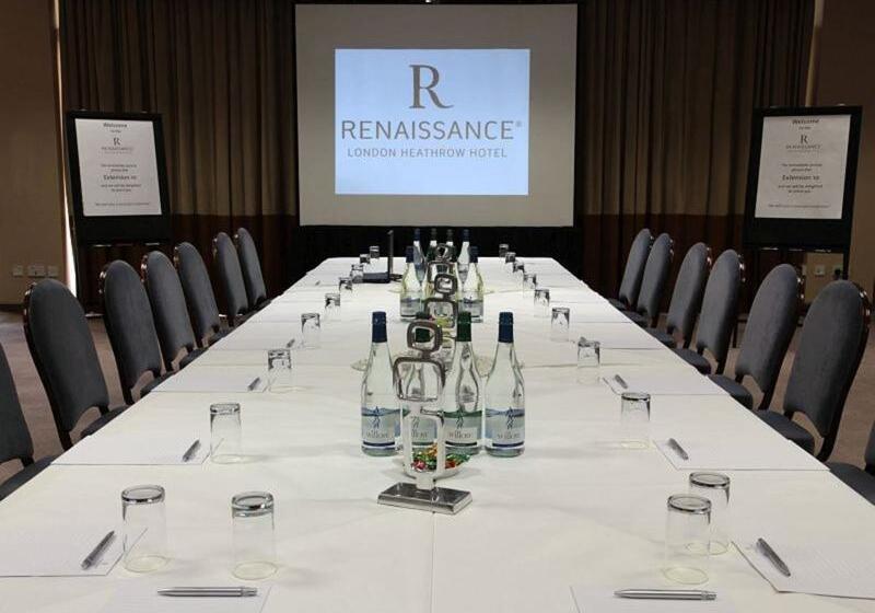 هتل Renaissance London Heathrow