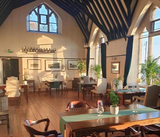 هتل Schoolhouse Restaurant And