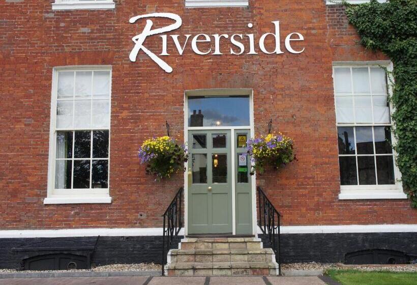 Отель The Riverside House