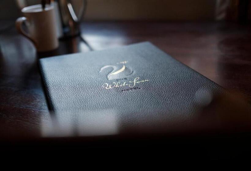 هتل The White Swan