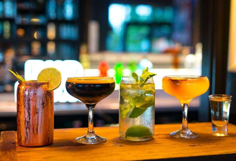 استراحتگاه Village Hotel Wirral
