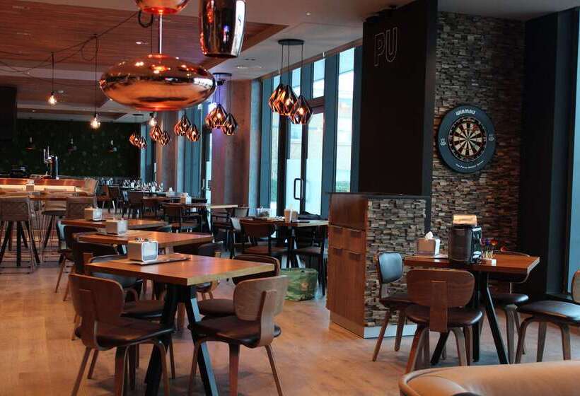 استراحتگاه Village Hotel Wirral