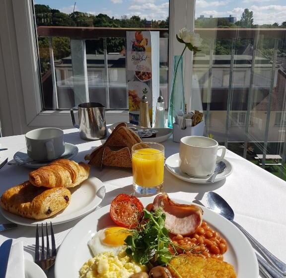 The Riviera Hotel & Apartments   Alum Chine