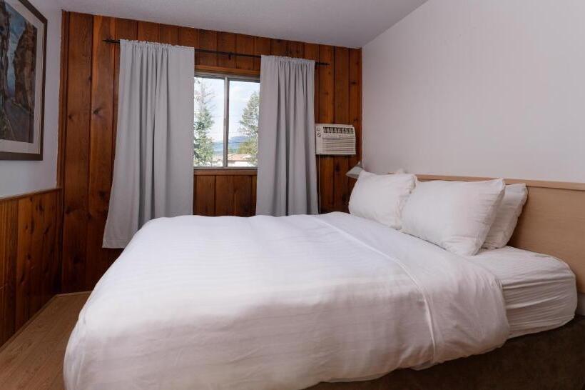 Cedar Motel