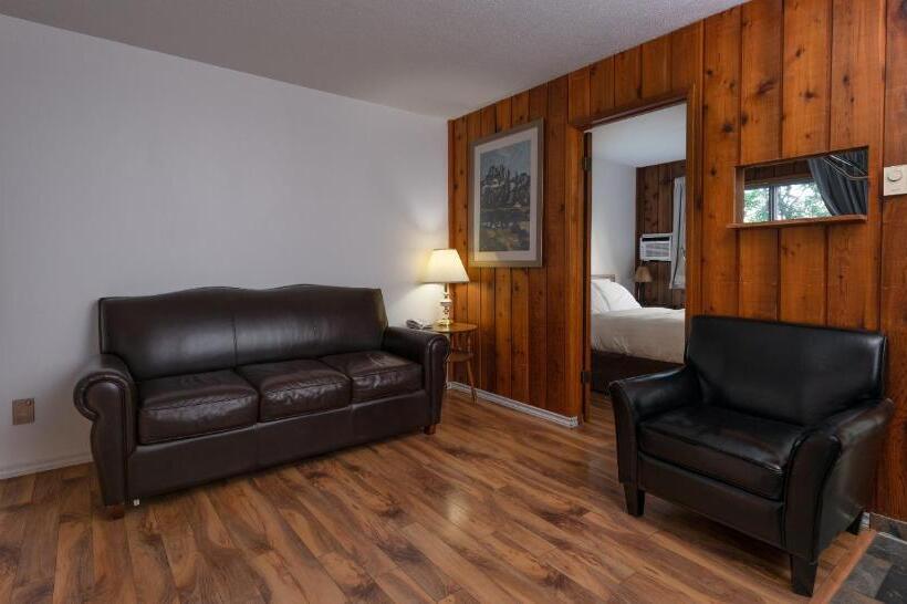Cedar Motel
