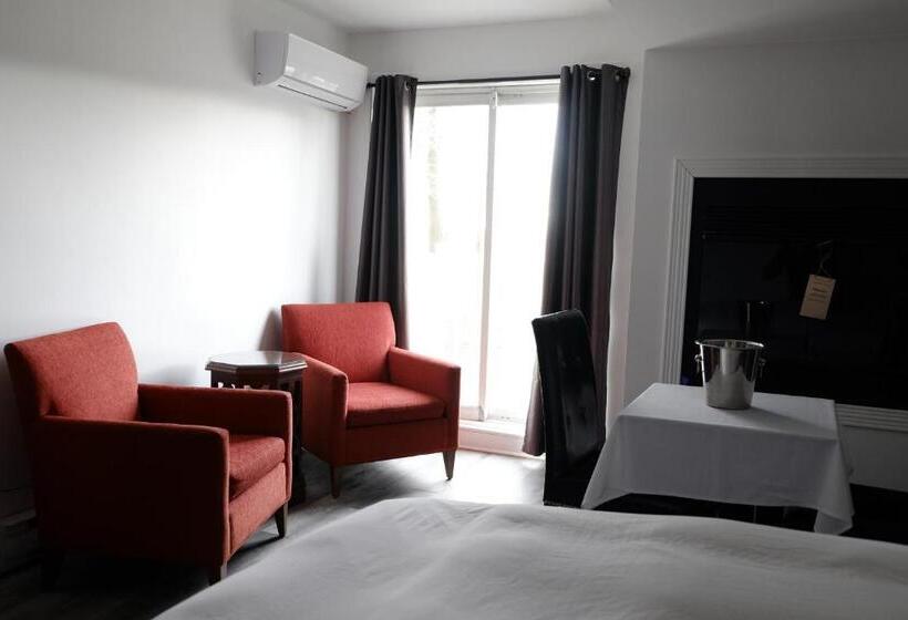 هتل Auberge La Camarine
