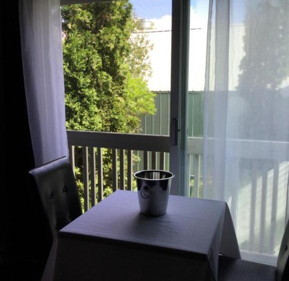 هتل Auberge La Camarine