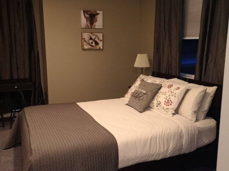 هتل Banff Boundary Lodge