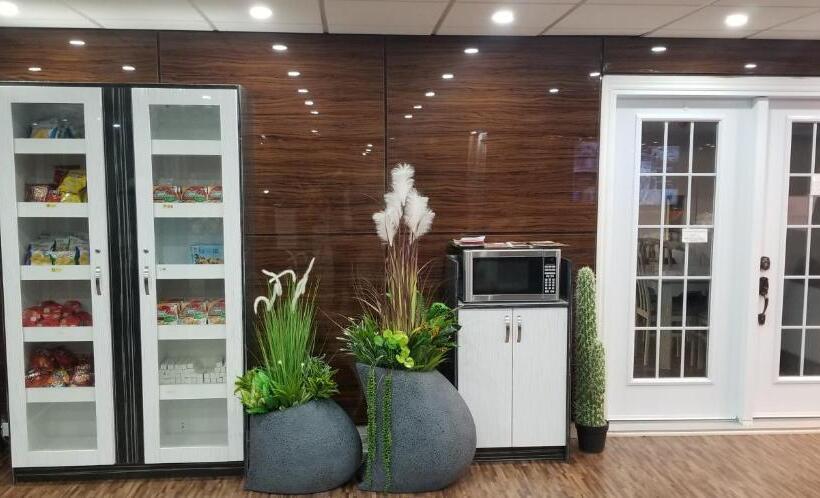 هتل Baymont By Wyndham Montreal Airport