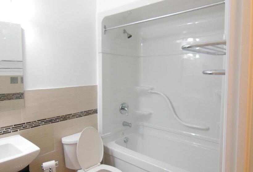 هتل Baymont By Wyndham Montreal Airport