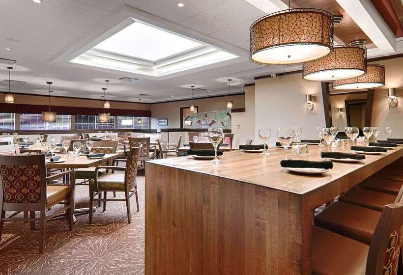 هتل Best Western Premier Denham Inn & Suites