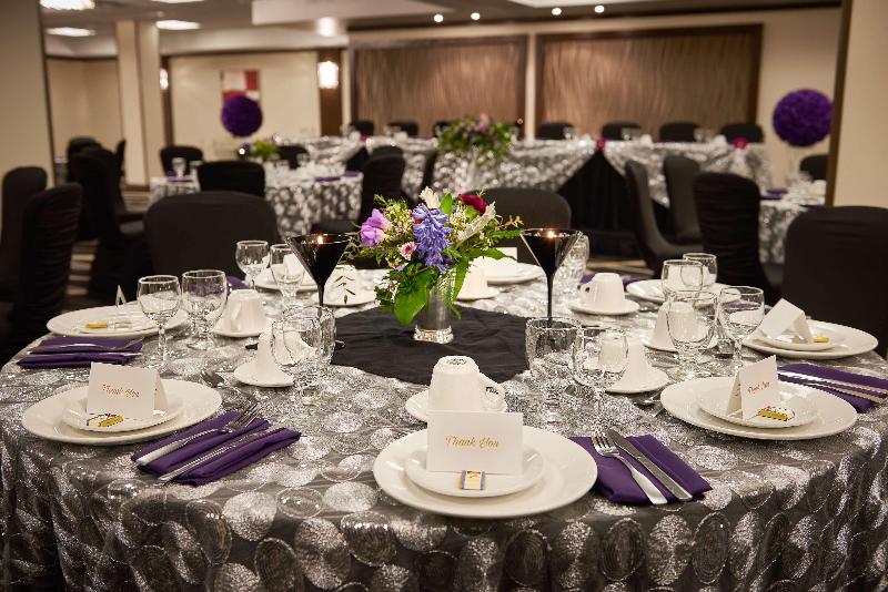 هتل Best Western Premier Denham Inn & Suites