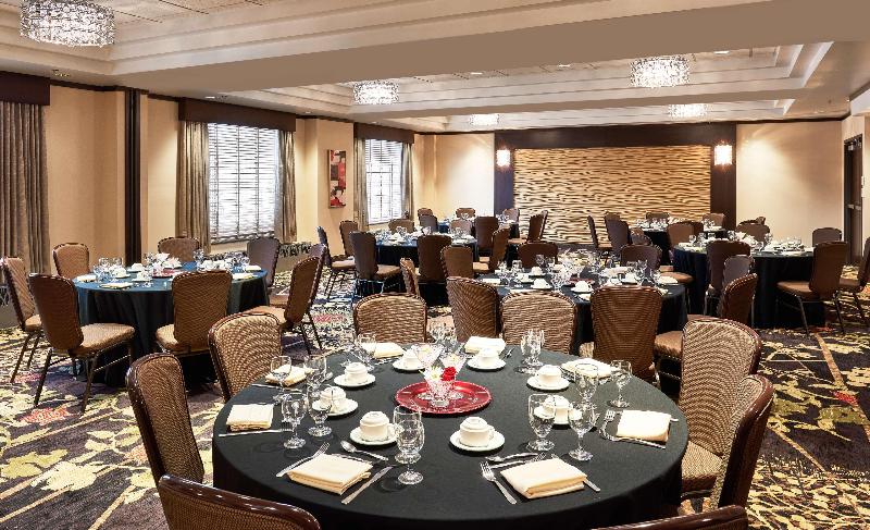 هتل Best Western Premier Denham Inn & Suites
