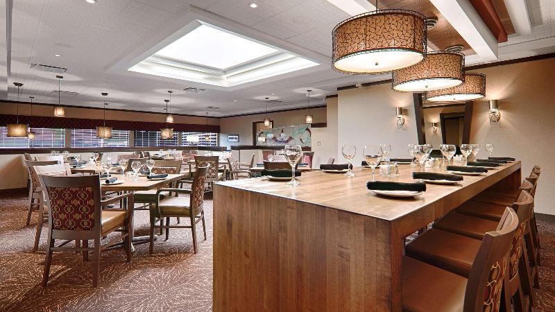 هتل Best Western Premier Denham Inn & Suites