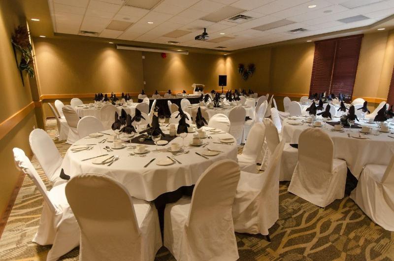 فندق Canad Inns Destination Centre Windsor Park