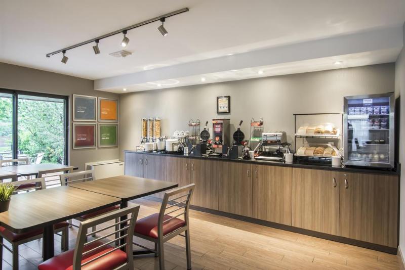 هتل Comfort Inn Airport East
