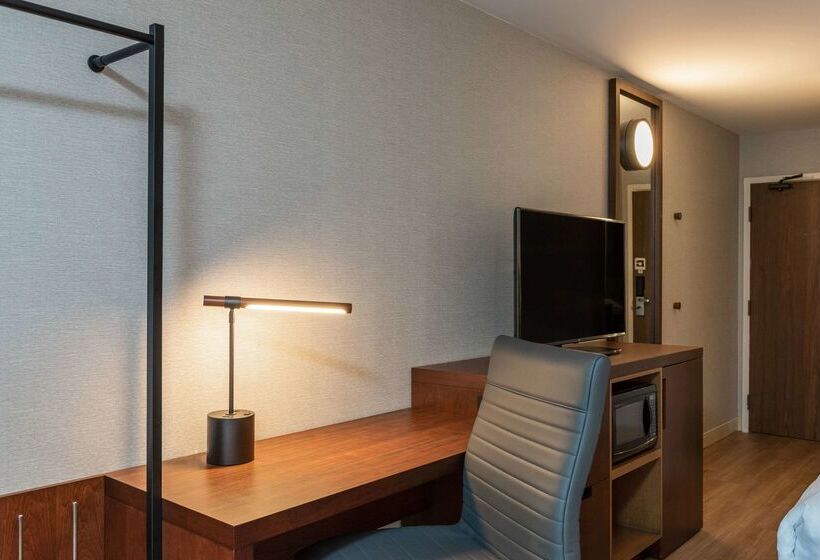 هتل Comfort Inn