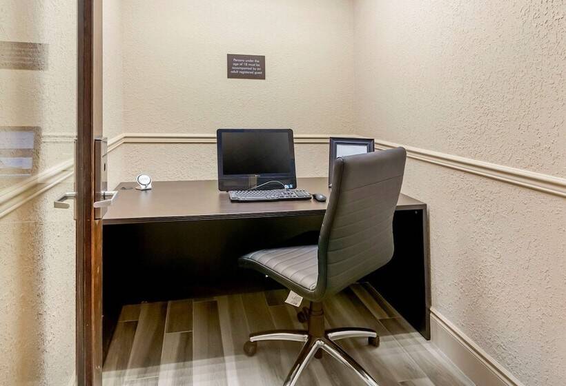 Отель Comfort Inn & Suites Thousand Islands Harbour District