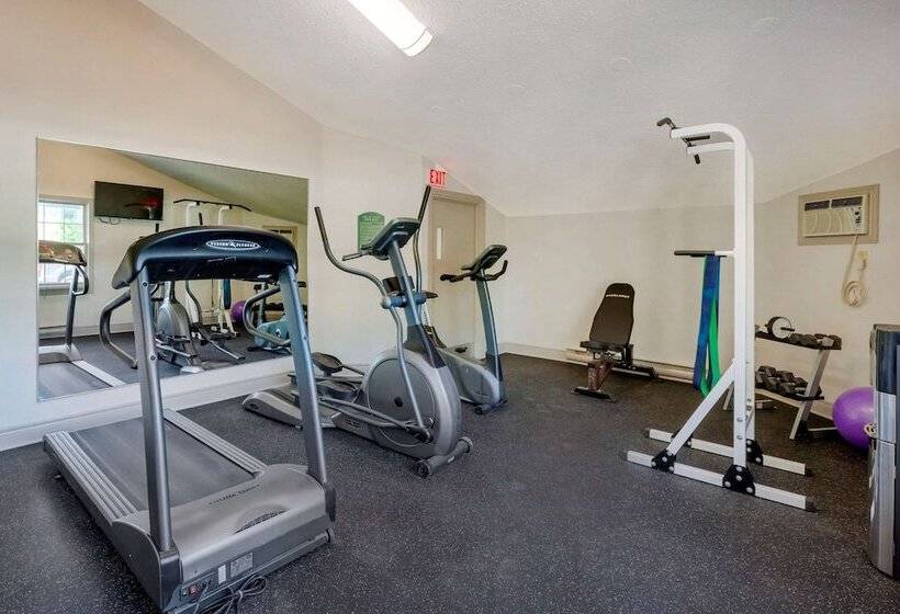 Отель Comfort Inn & Suites Thousand Islands Harbour District