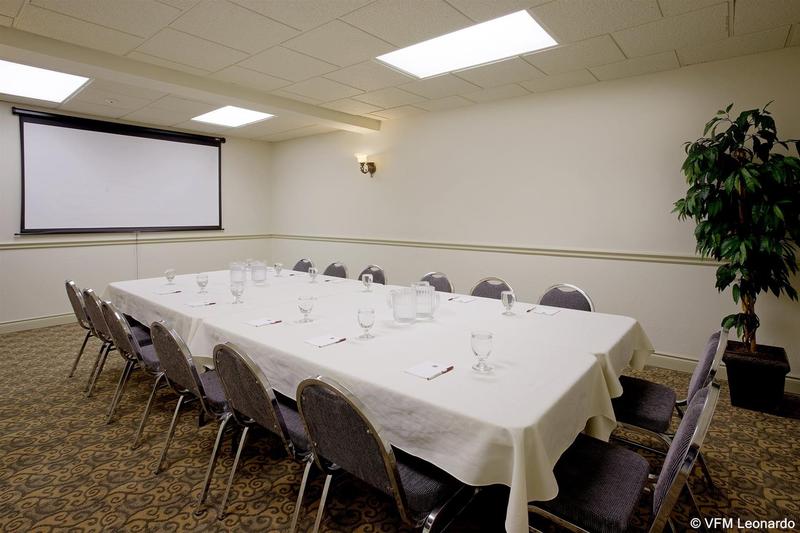 Отель Comfort Inn & Suites Thousand Islands Harbour District