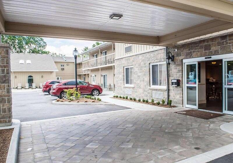 Отель Comfort Inn & Suites Thousand Islands Harbour District