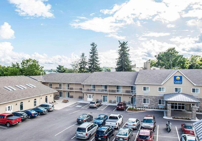 Отель Comfort Inn & Suites Thousand Islands Harbour District