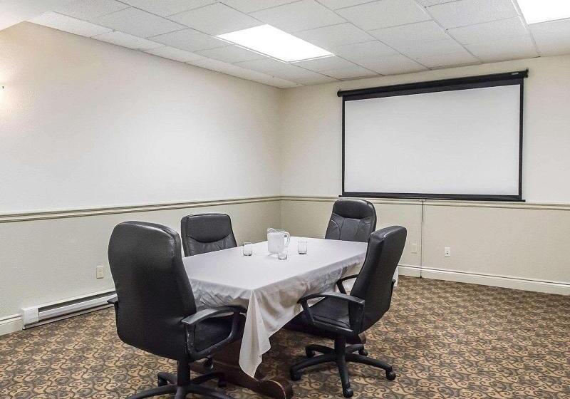 Отель Comfort Inn & Suites Thousand Islands Harbour District