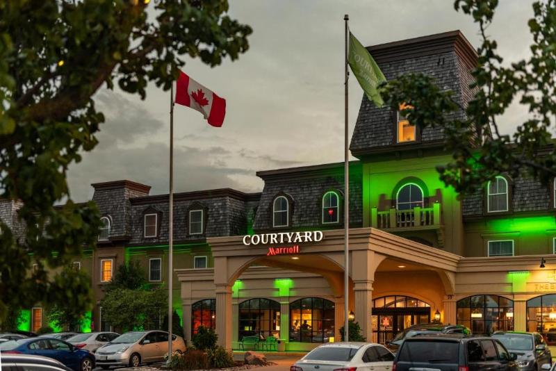 هتل Courtyard By Marriott Waterloo St. Jacobs