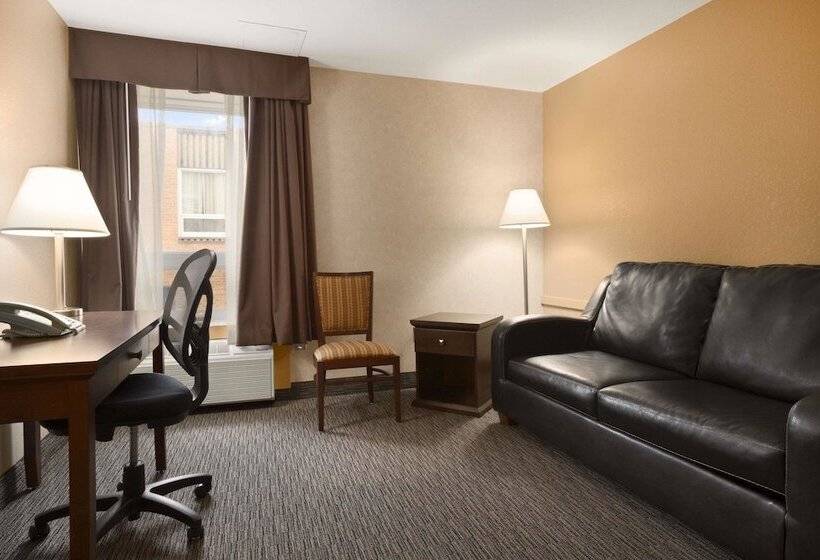 هتل Days Inn By Wyndham Estevan