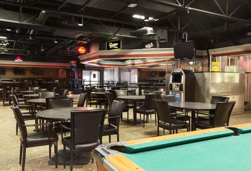 هتل Days Inn By Wyndham Estevan