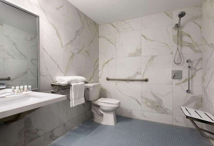 هتل Days Inn By Wyndham Saint John