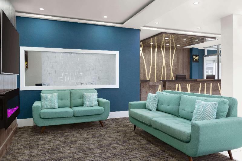 هتل Days Inn By Wyndham Saint John