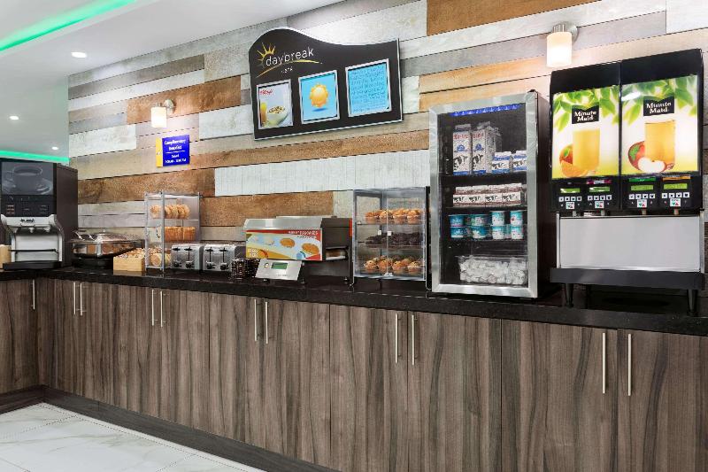 هتل Days Inn By Wyndham Saint John