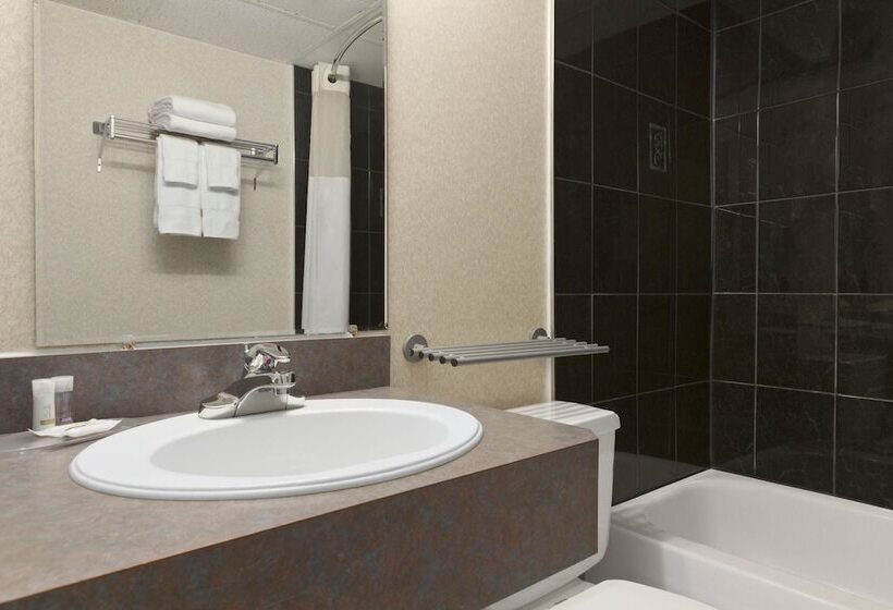 בית מלון כפרי Days Inn By Wyndham Bridgewater Conference Center