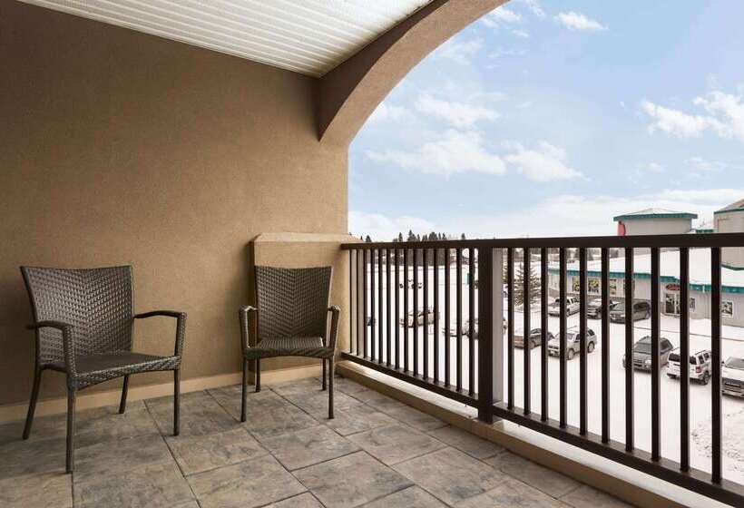 בית מלון כפרי Days Inn & Suites By Wyndham Brandon
