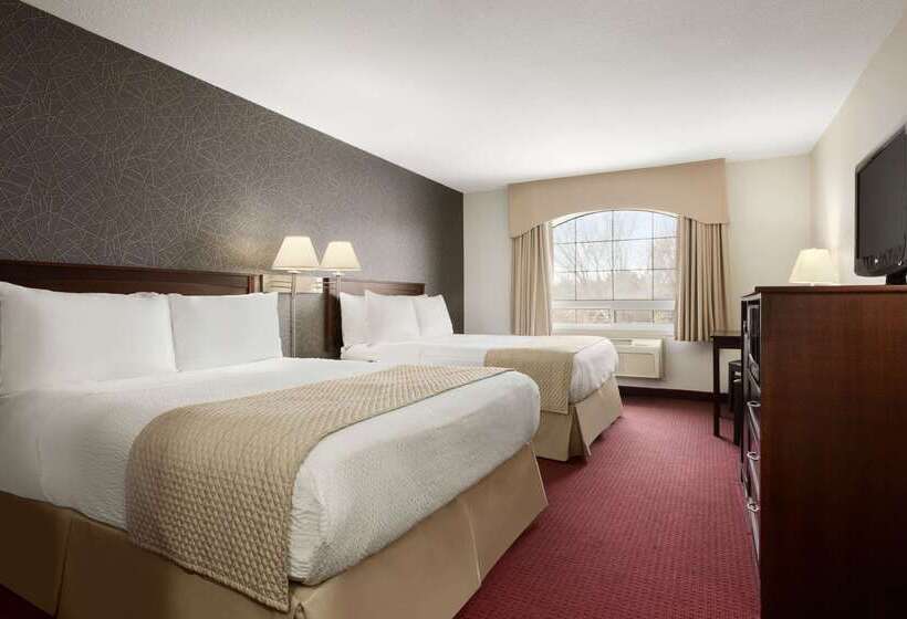 בית מלון כפרי Days Inn & Suites By Wyndham Brandon