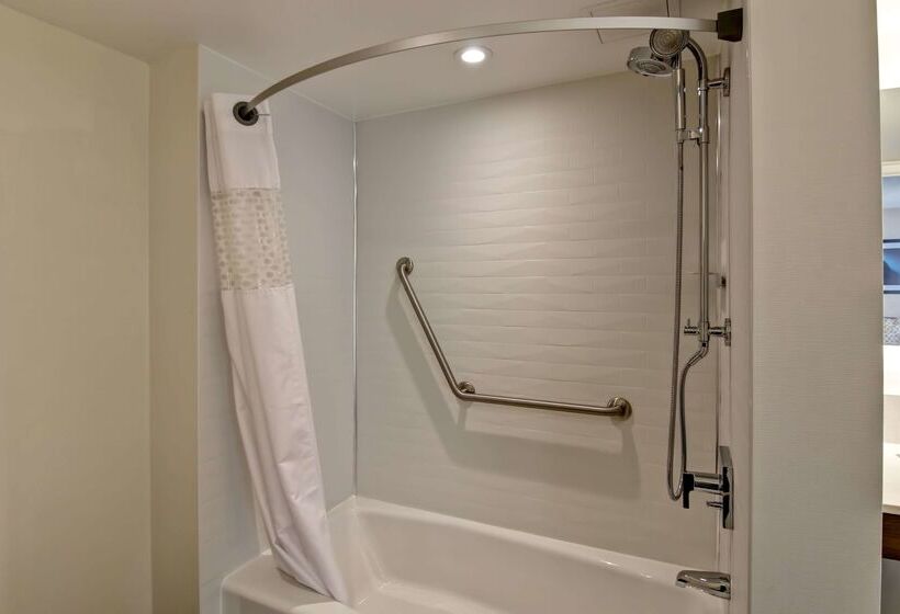 בית מלון כפרי Hampton Inn & Suites By Hilton Calgary Airport