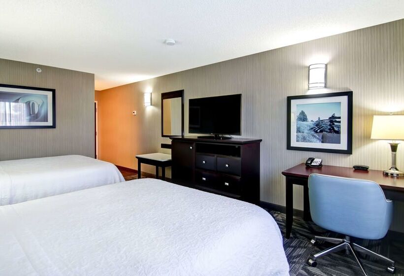 هتل Hampton Inn And Suites Calgary Airport